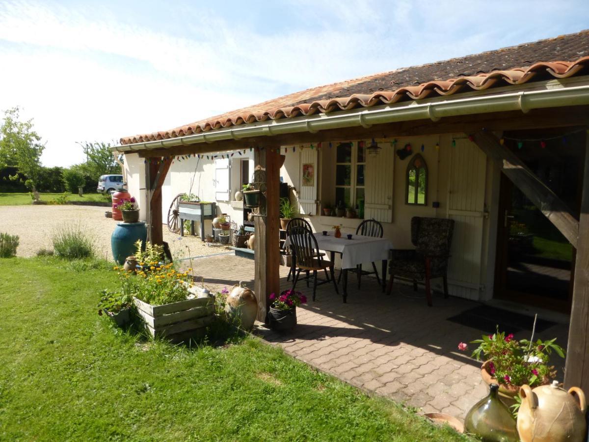 Chez Kate Bed & Breakfast Charroux  Luaran gambar